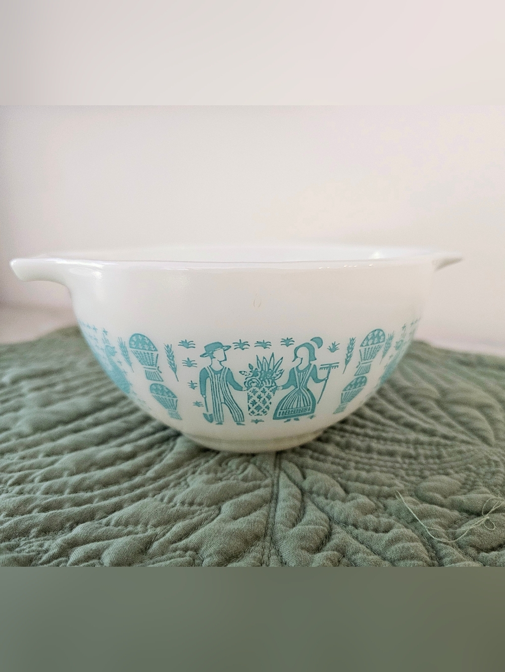 Vintage Pyrex Butterprint Small Handled Bowl Cinderella Amish Milk Glass - Picture 4 of 5